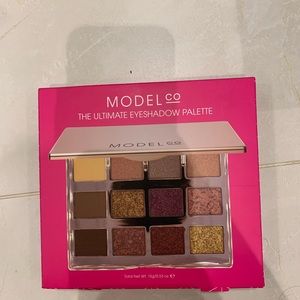 Model co eyeshadow palette
